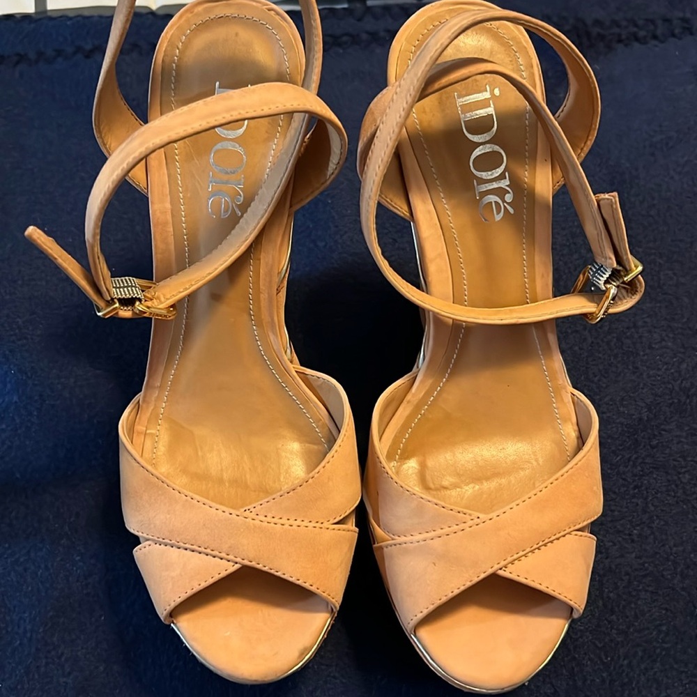 Idore tan wedges 4” heel, size 8